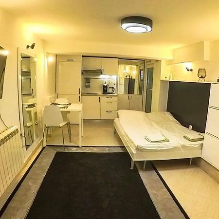 Studio With Courtyard Just Steps Away Vitosha Str 소피아 외부 사진