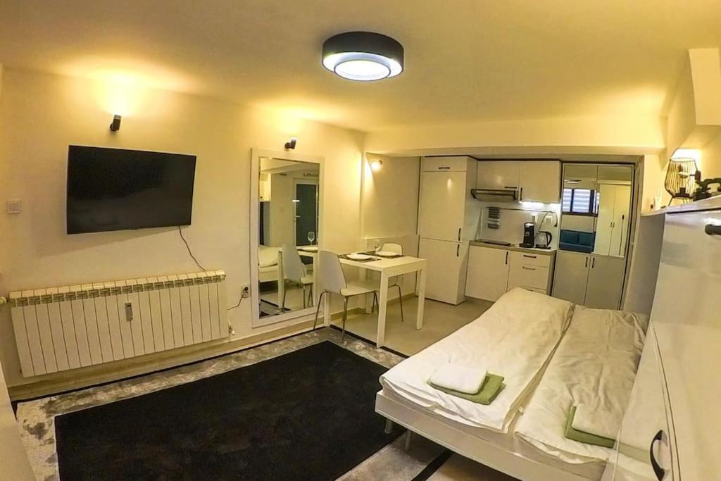Studio With Courtyard Just Steps Away Vitosha Str 소피아 외부 사진