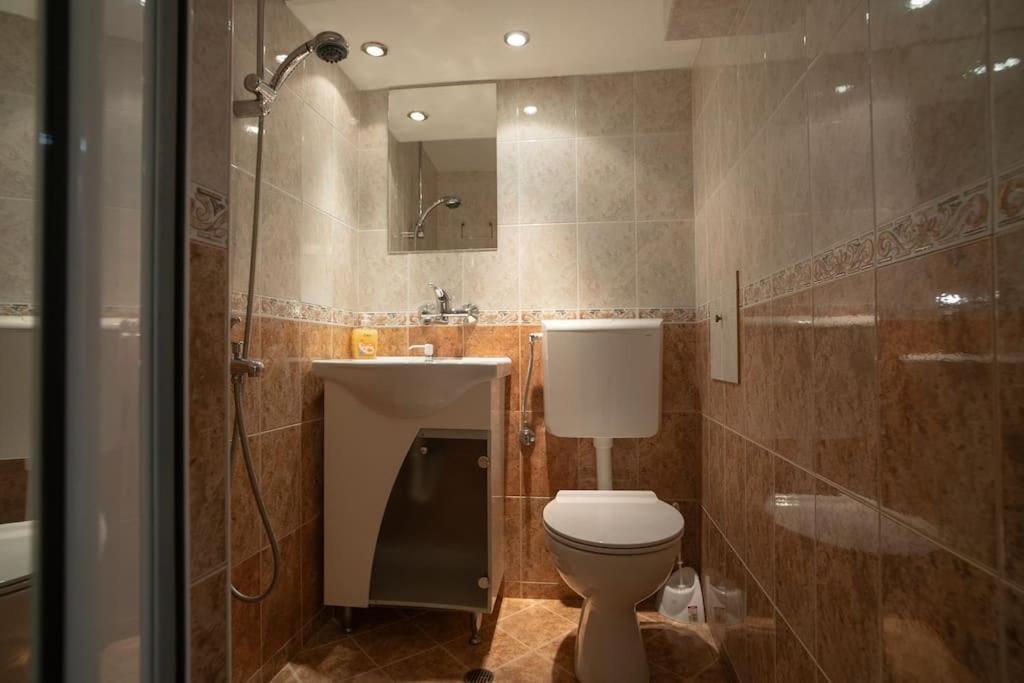 Studio With Courtyard Just Steps Away Vitosha Str 소피아 외부 사진