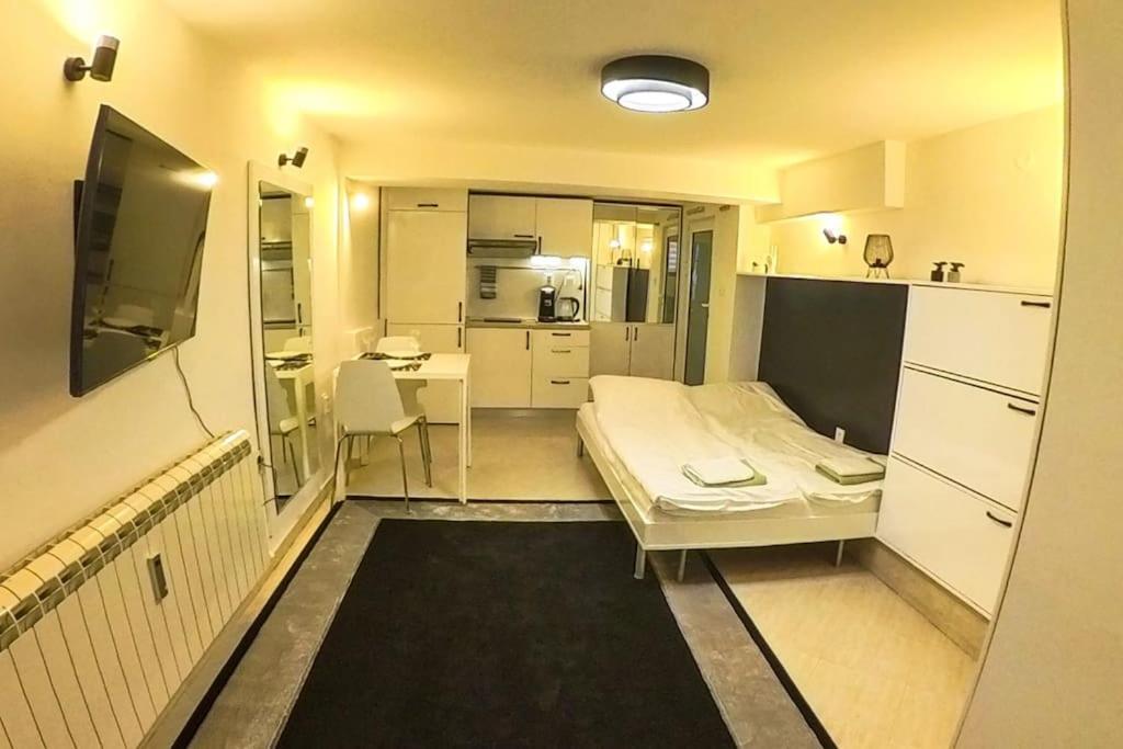Studio With Courtyard Just Steps Away Vitosha Str 소피아 외부 사진