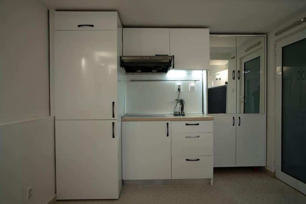 Studio With Courtyard Just Steps Away Vitosha Str 소피아 외부 사진